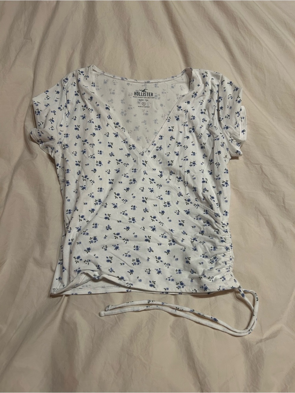 Hollister White Short-Sleeve V-Neck Top with Blue Floral Print